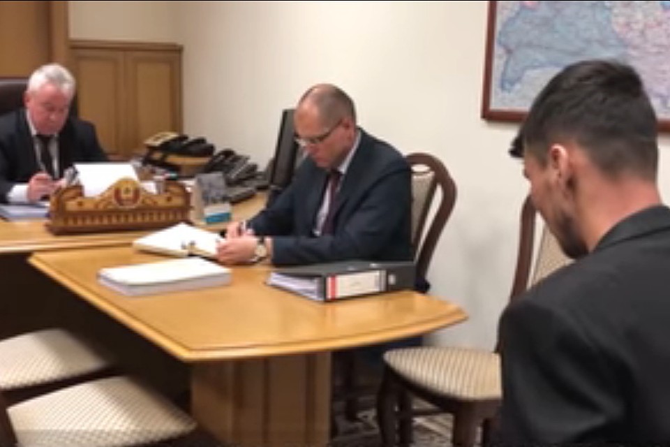 Задержанному за жестокое убийство предъявили обвинение. Фото: скриншот видео СК