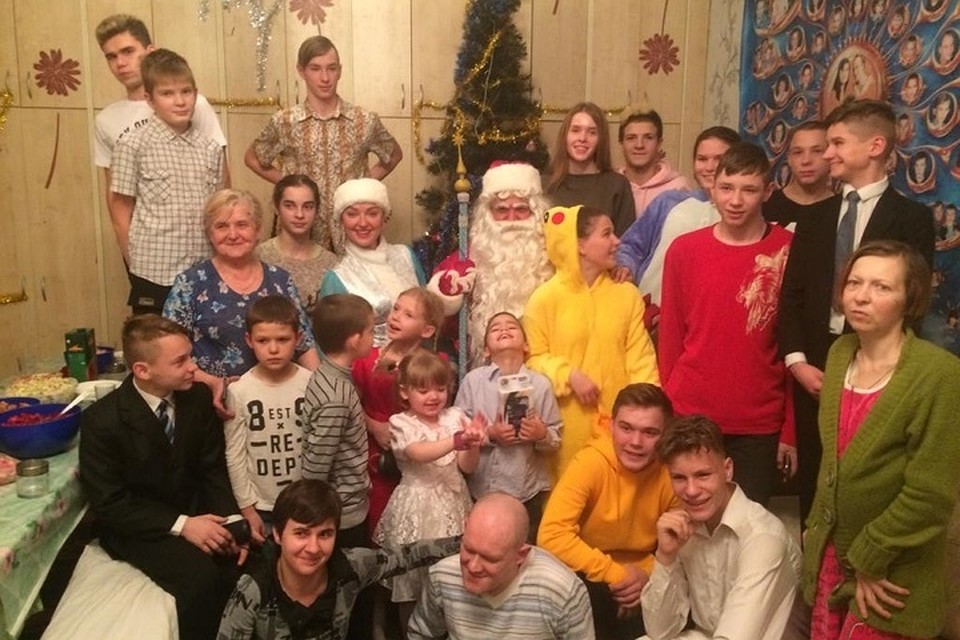 Дед Мороз к детишкам Сорокиным приходит всегда. И этот год - не исключение.