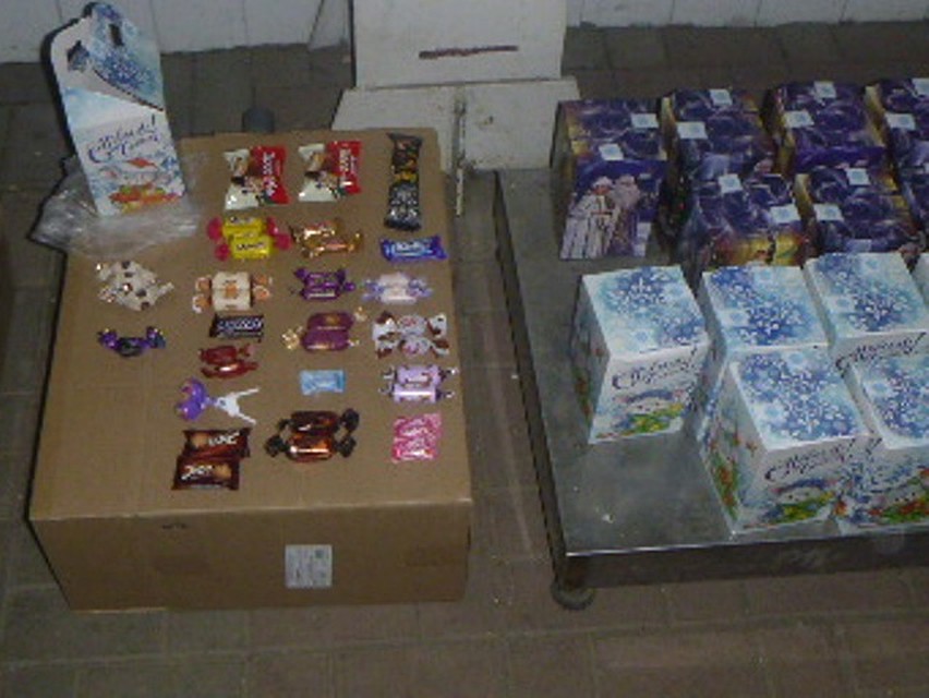 Общий вес выявленной незадекларированной кондитерской продукции составил более 325 килограммов. Фото: ЮТУ.