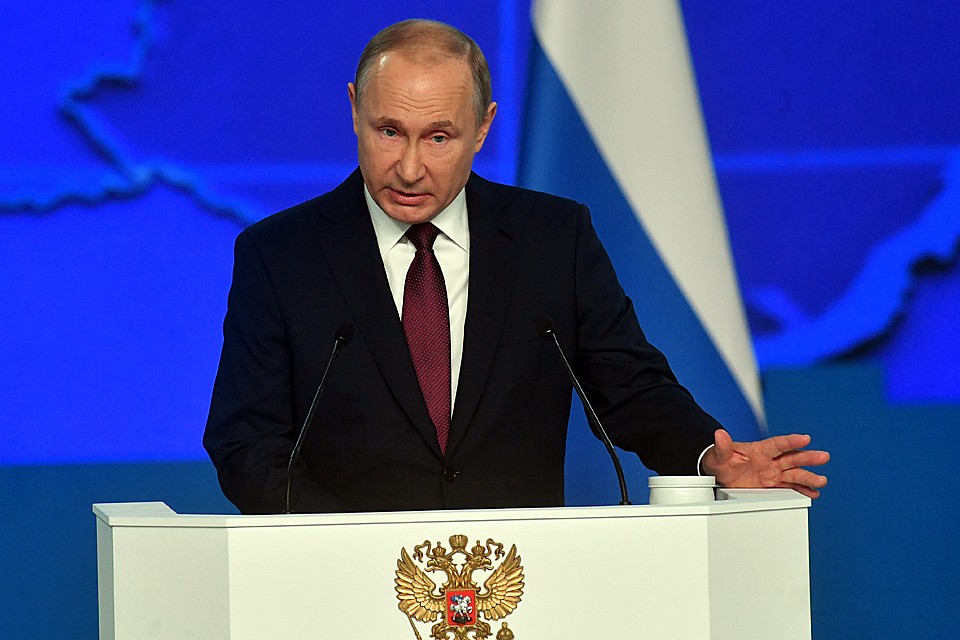 Путин предложил ввести социальный контракт для борьбы с бедностью в России