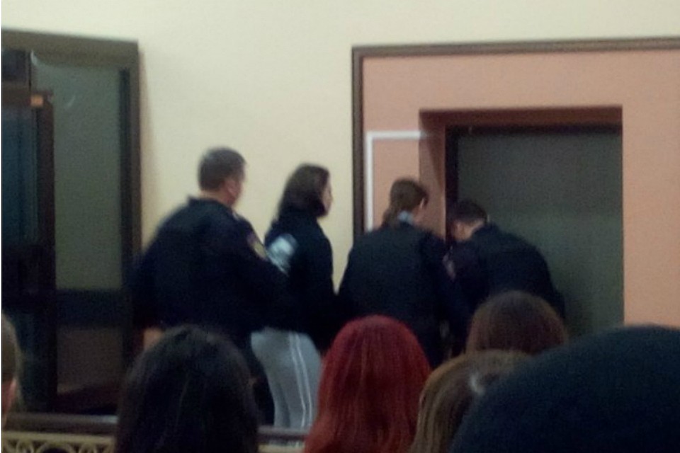 Суд наконец вынес приговор кировчанке, оставившей маленькую дочь одну в запертой квартире.