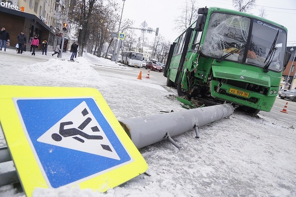 За два снежных дня в Екатеринбурге произошло 82 ДТП