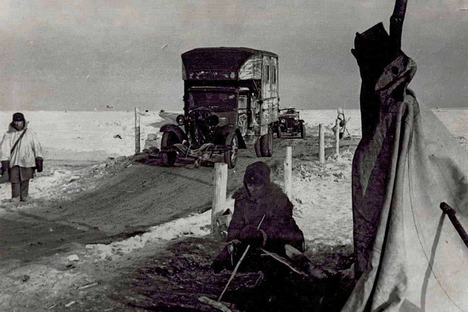 22 января 1942 года по Дороге жизни начали вывозить ленинградцев из осажденного города. Фото: "Пассажиравтотранс"