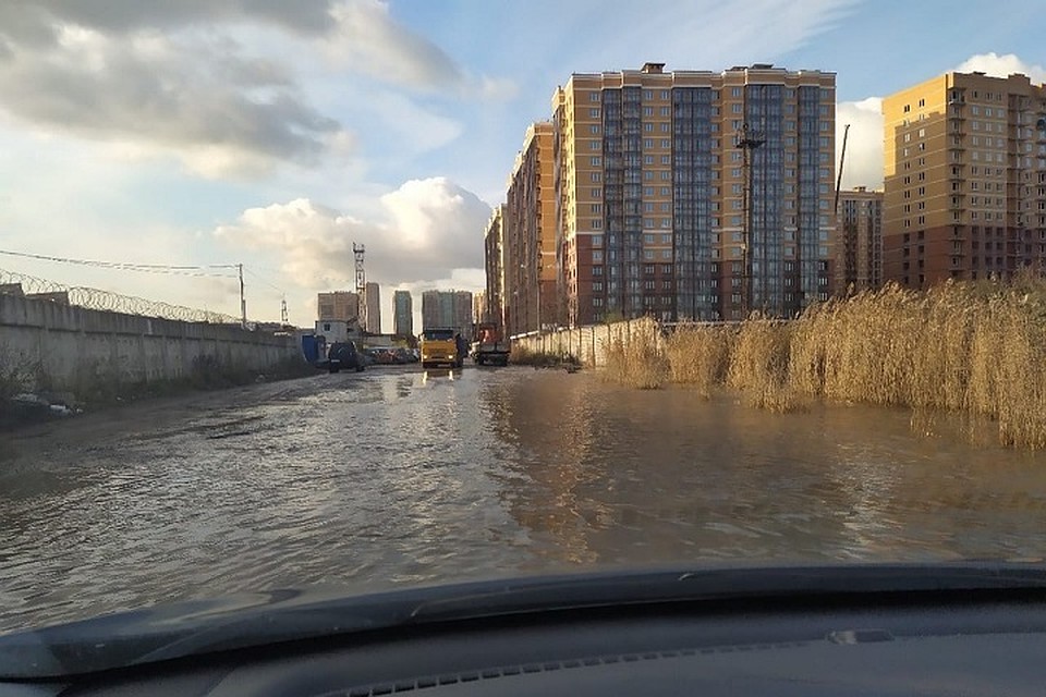 В Московском районе Петербурга затопило улицу