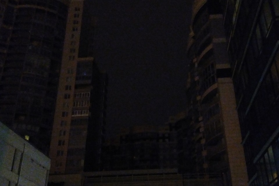 В жилом комплексе Ozerki Style Tower с 14:00 нет электричества и тепла. Фото: vk.com/spb_today