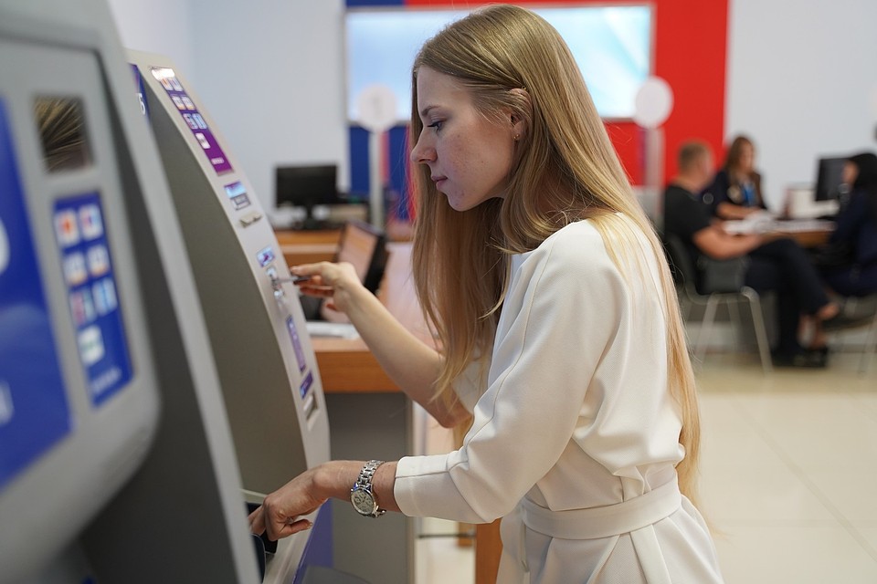 Не хочешь переплачивать - иди в банкомат