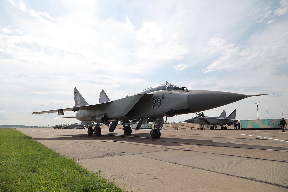 Истребитель МиГ - 31БМ на авиабазе под Канском