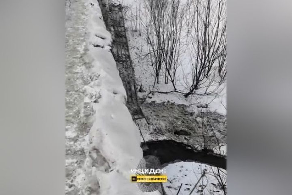Новосибирец пожаловался на опасный тротуар без ограждения. Фото: стоп-кадр