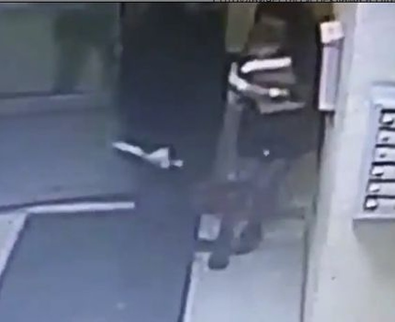Мужчина подкараулил Наталю Ч. возле лифта.