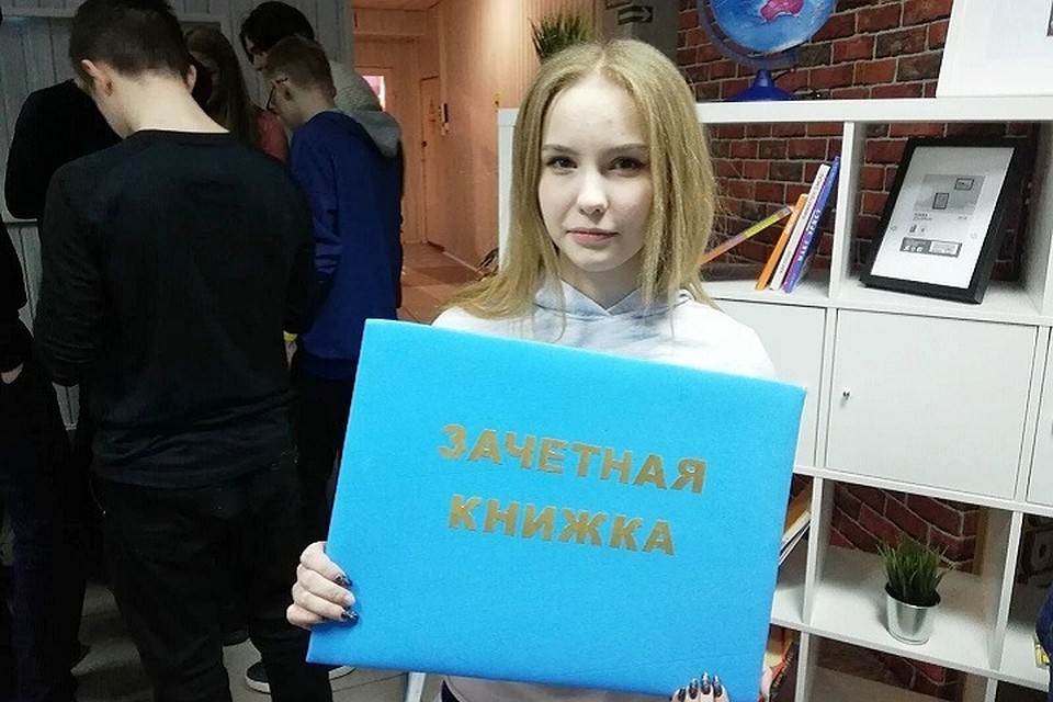 Губернатор Ямала повысил стипендии отличникам–студентам в 10 раз. Фото со страницы Дмитрия Артюхова во "ВКонтакте"