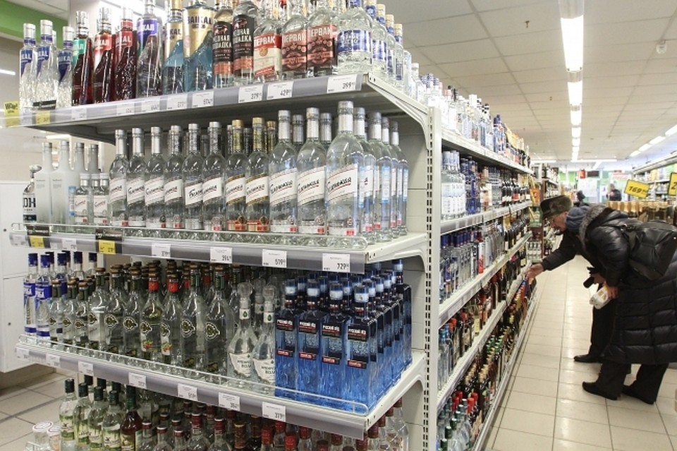 Шум поднял охранник большого магазина.