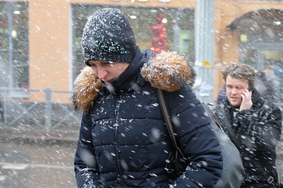 Петербуржцев предупреждают об усилении ветра.