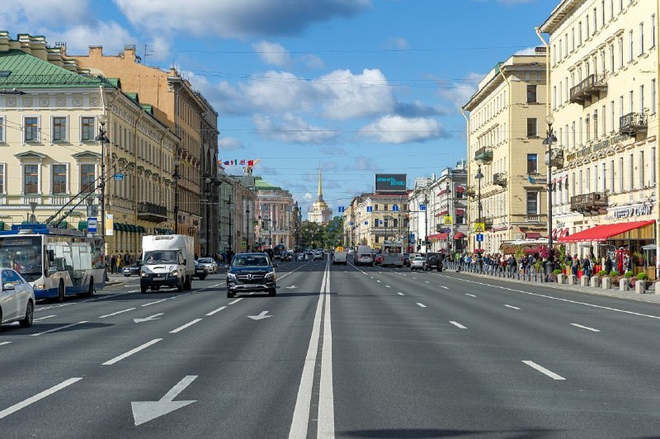 Такая дорога будто просит: разгонись, ускорься