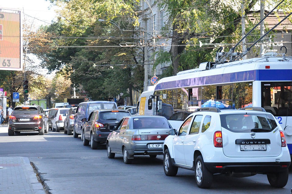 По нашим дорогам ездят, в основном, старые автомобили.