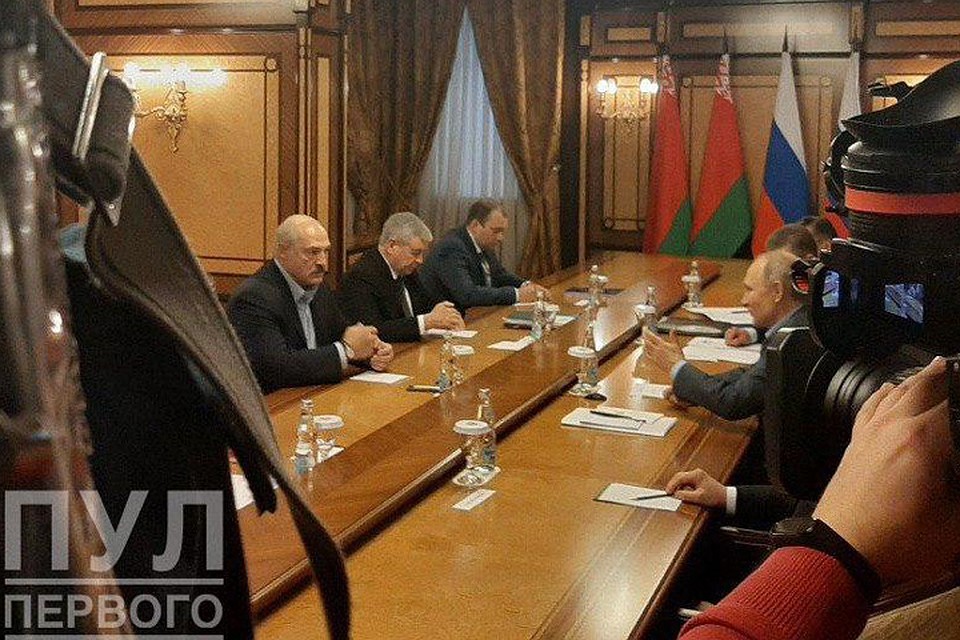 На переговорах в Красной Поляне к Лукашенко и Путину присоединились профильные чиновники. Фото: телеграм-канал "Пул Первого".