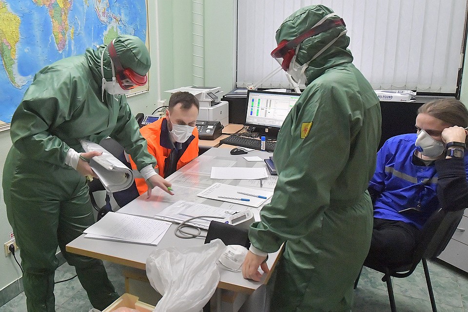 Сотрудники санитарно-карантинного пункта аэропорта Шереметьево.