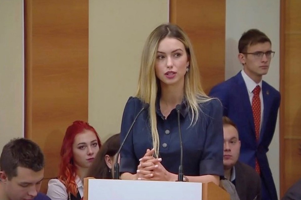 Анастасия Аммосова осудила высказывание саратовского депутата о продаже бродячих собак в Китай и Корею