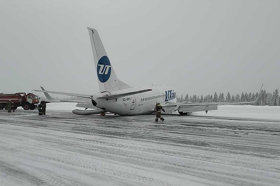 Самолёт авиакомпании “Utair”, летевший из Москвы в Усинск, совершил жесткую посадку в аэропорту. Во время посадки у самолета возникли проблемы с шасси.