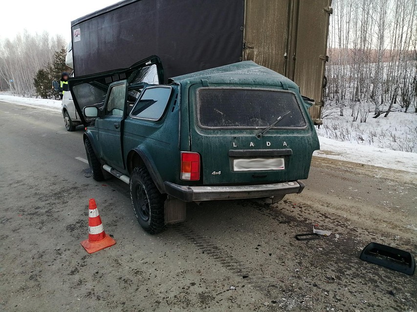 Водитель и пассажир "Нивы" оказались в больнице