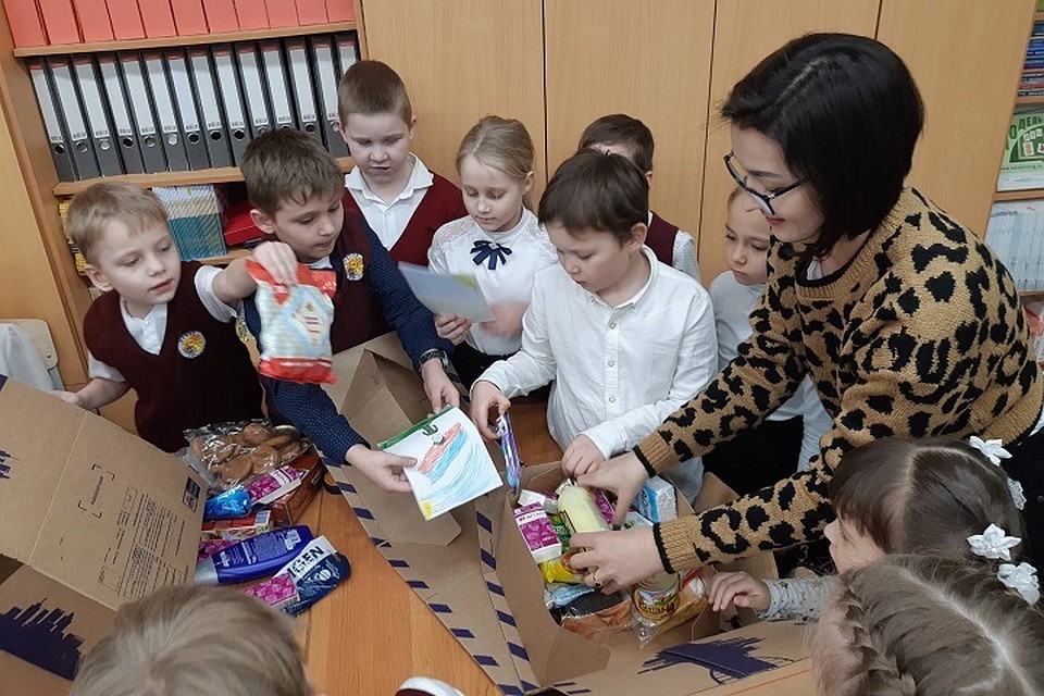 В Новом Уренгое дети собирают «Посылку солдату» Фото: newurengoy.ru