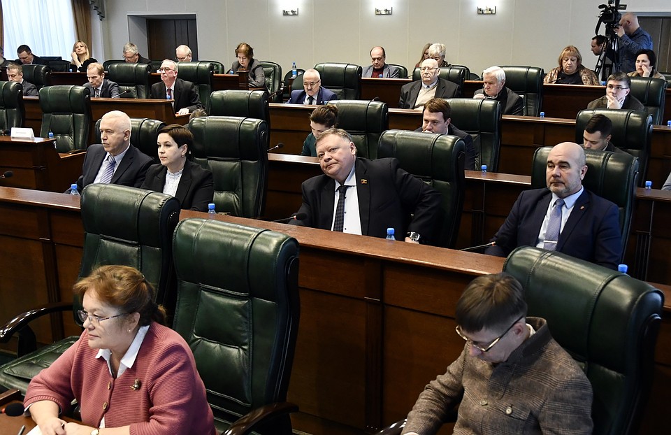 В областном парламенте обсудили поправки к Конституции. Фото: ЗСТО