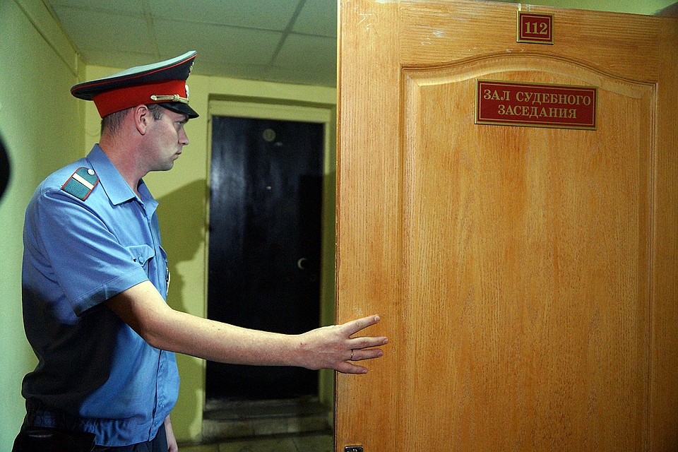 Обстоятельства при которых подсудимый пронес в здание суда оружие в настоящее время устанавливаются