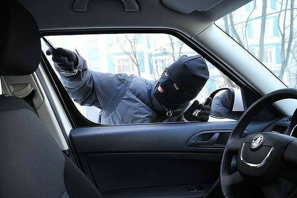 В Каневском районе мужчина угнал авто и попал на нем в аварию