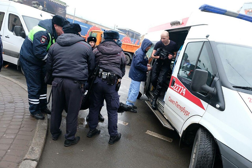 Мужчину спасли полицейские