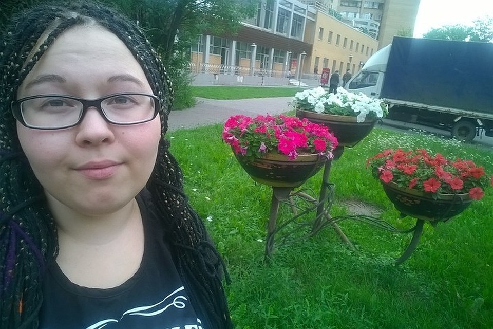 Варя Антонова находилась в компании друзей, когда к ней с необычными предложением подошел незнакомец.