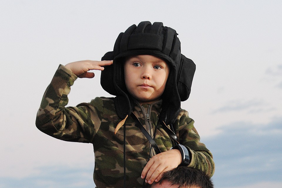 Не забудьте поздравить своих родных защитников