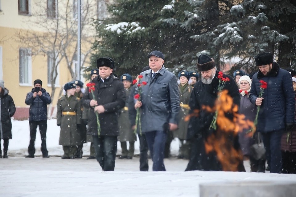 Накануне праздника в Кузбассе почтили память защитников Отечества. ФОТО: пресс-служба администрации Правительства Кузбасса
