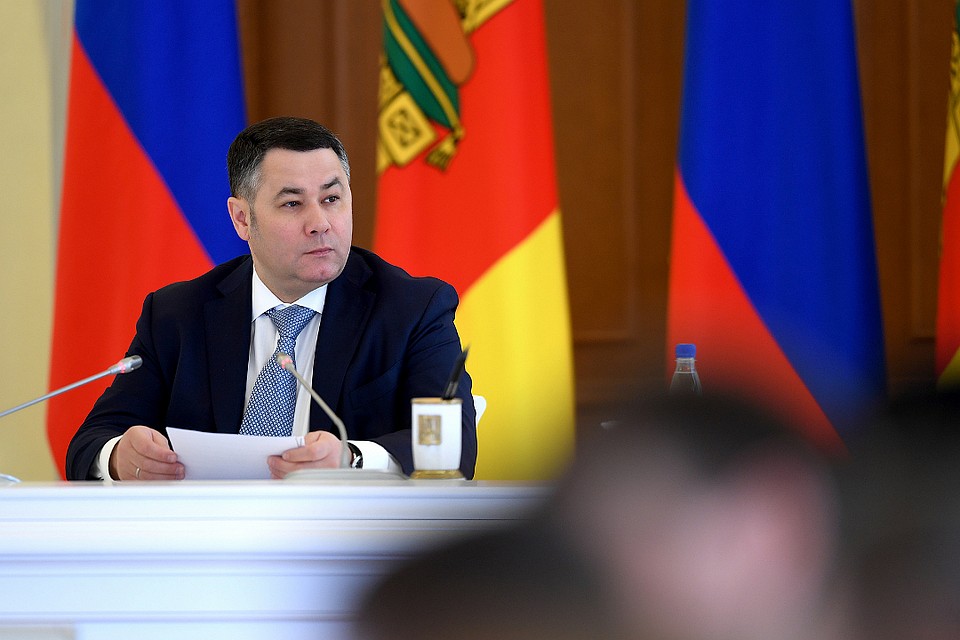 Губернатор Игорь Руденя акцентировал внимание на том, что надо усилить контроль за работой подрядчиков. Фото: ПТО