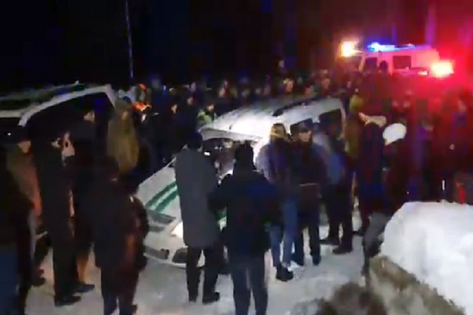 Очевидцы по-разному отреагировали на произошедшее. Фото: screnshot видео из паблика "ЧП Березники"