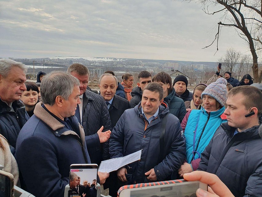 Жители Ласточкино пожаловались спикеру ГД на проблемы, которые местные власти решать не торопятся
