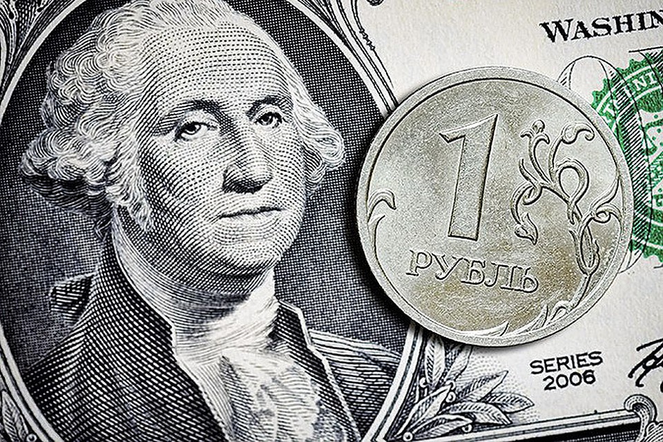 На фоне падения цен на нефть резко поднялся курс доллара