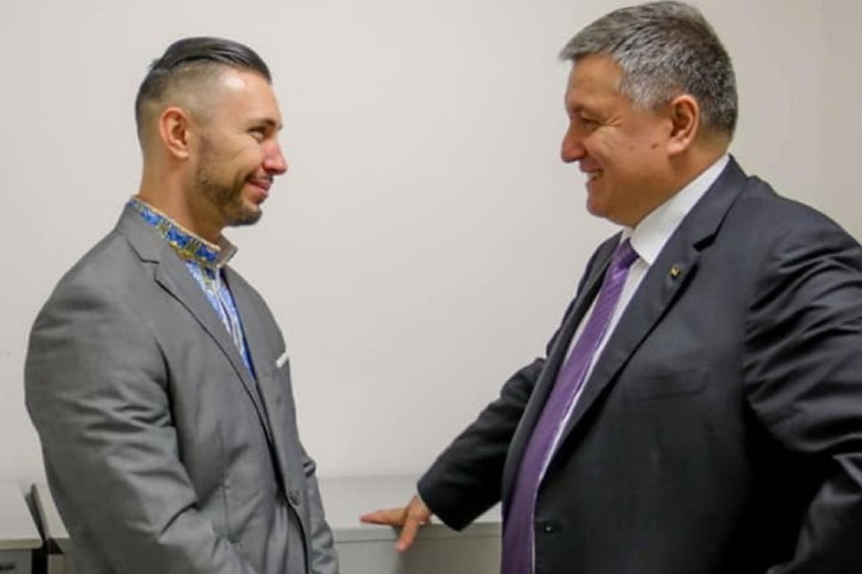 Прошлым летом в Италии Арсен Аваков (справа) попозировал рядом с подчиненным карателем Виталием Маркивом. Фото: Фейсбук/Арсен Аваков