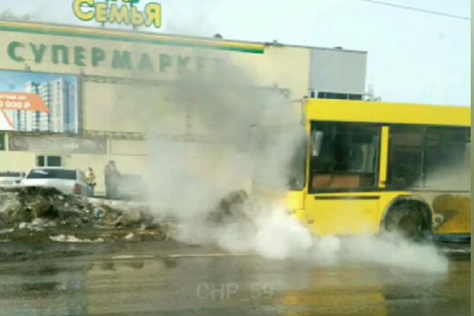 Возгорание произошло в передней части автобуса. Фото: Instagram @chp_59