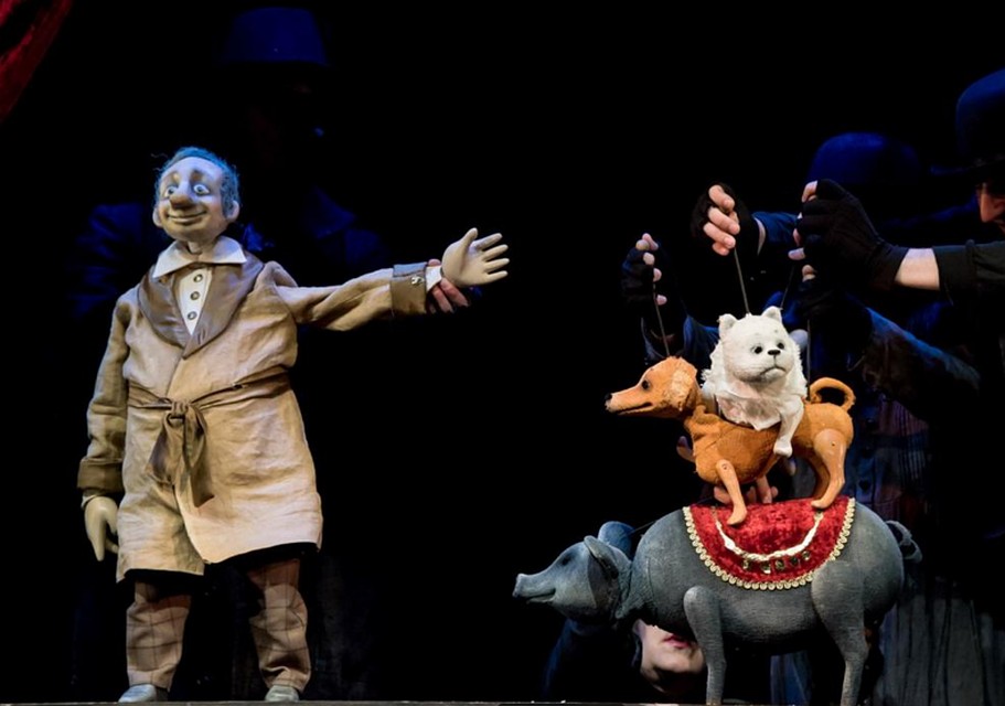 Одна из последних премьер театра - "Каштанка". Фото: teatrkukol74.ru.