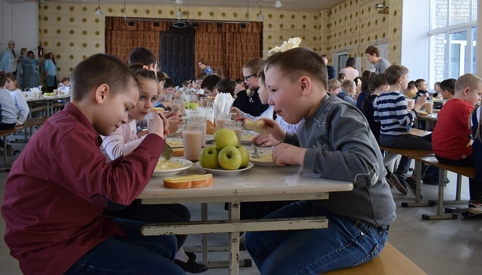 Школы готовят к обеспечению учеников бесплатным горячим питанием / Фото: правительство Самарской области
