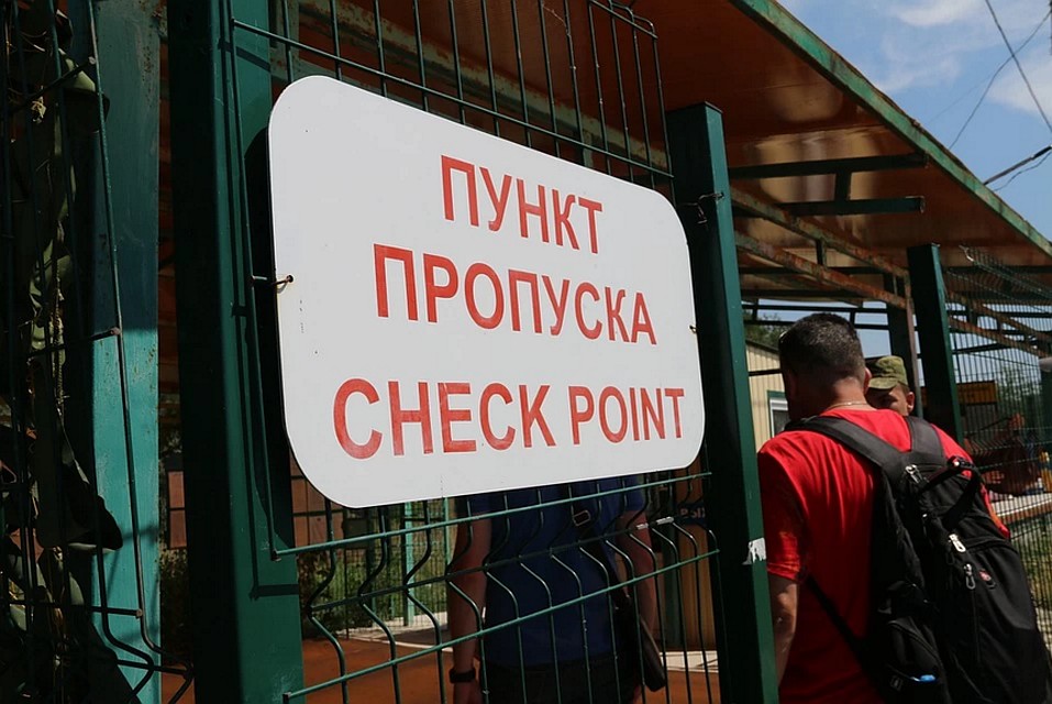 На время карантина в страну не пустят людей с крымской пропиской