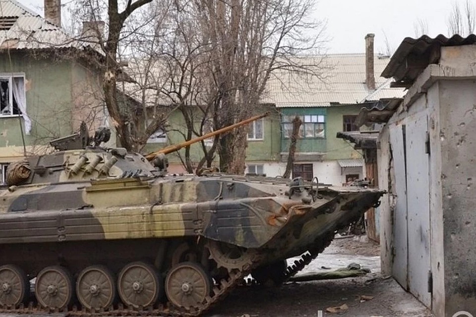 Украинские боевики пригнали в Донбасс 55 бронетранспортеров. Фото: Соцсети