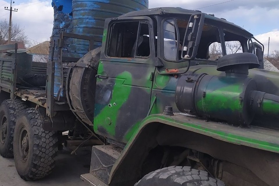 Украинские военные обстреляли автомобиль в Саханке: Один человек погиб, ещё двое пострадали. Фото: УНМ ДНР