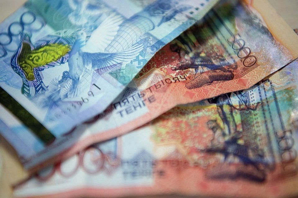 За вторник-среду курс доллара вырос к сому на 4%, до 73 сомов за доллар.