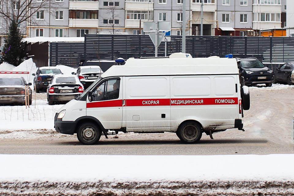 Сотрудники полиции проводят проверку.