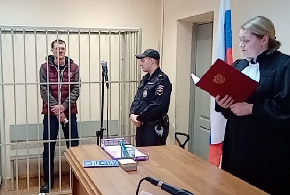 Вячеслава Попова привезли в суд Екатеринбурга. Фото: Ленинский районный суд