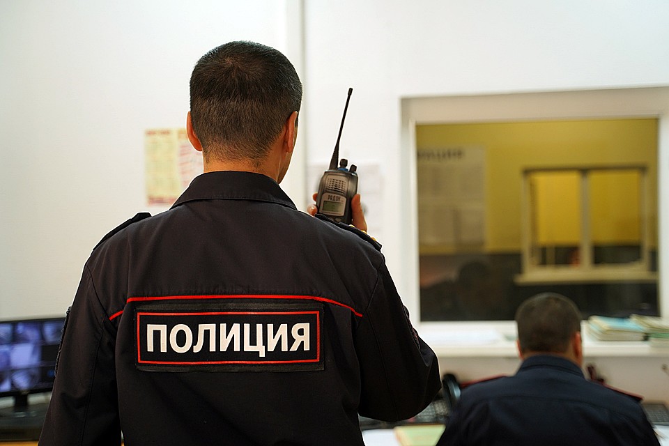 Когда приехали полицейские и врачи, иностранка пыталась бросаться на обитателей хостела