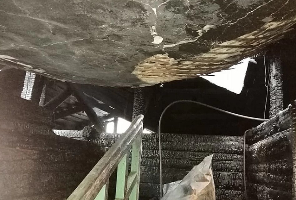 За ночь сгорели сразу несколько домов. Фото: читатель "КП"