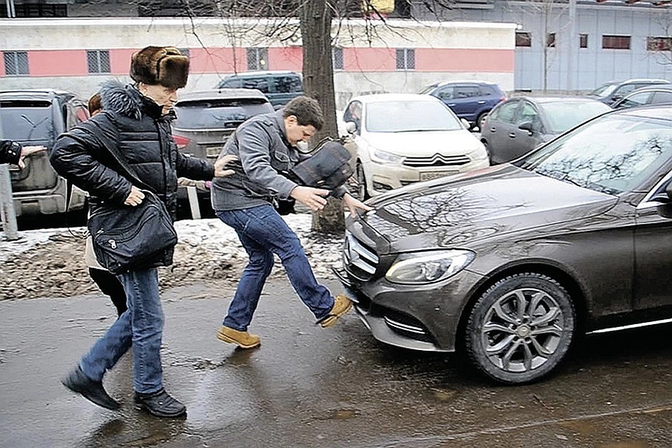 Москвичи смогут пожаловаться на незаконные стоянки во дворах домов