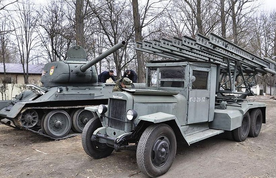 Военные тщательно восстанавливают раритетную технику. Фото с сайта Минобороны.
