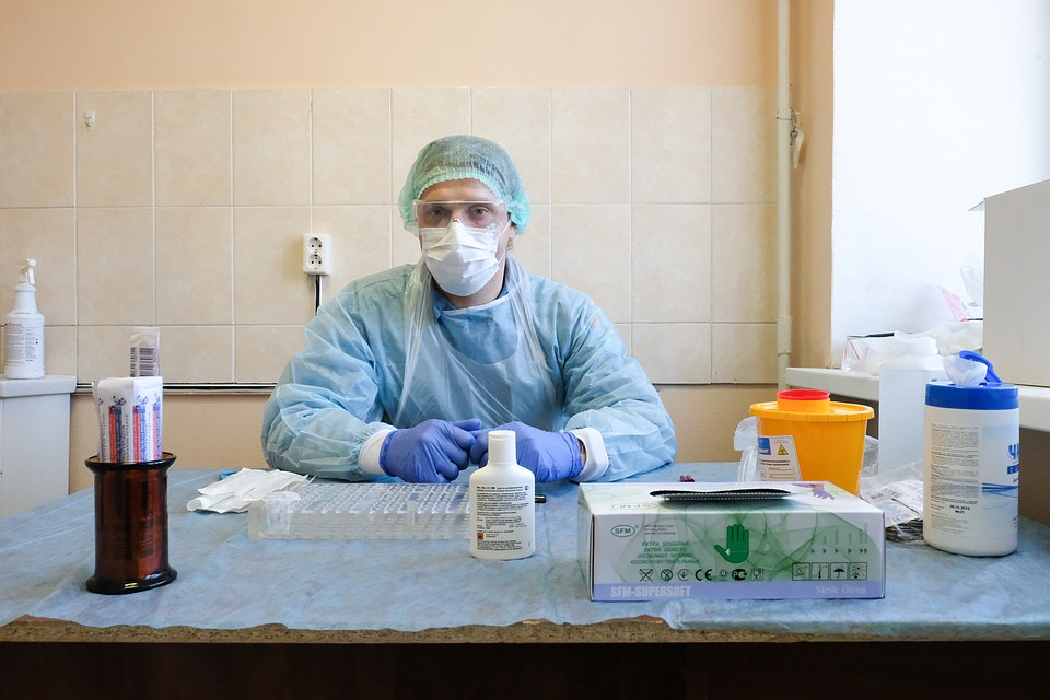 Частные клиники будут принимать только заболевших людей